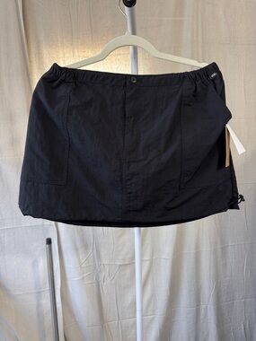 Vans Black Mini Skirt size medium Sz 16 
length 14